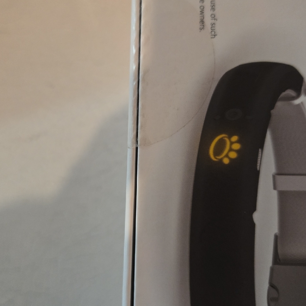 Halo GPS Pet Tracker Packaging with Yellow Accent and White Base NIB NWT - Picture 5 of 5